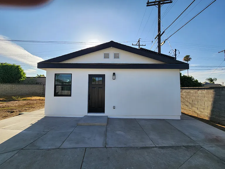 1414 N Hope Ave #B — Photo 2