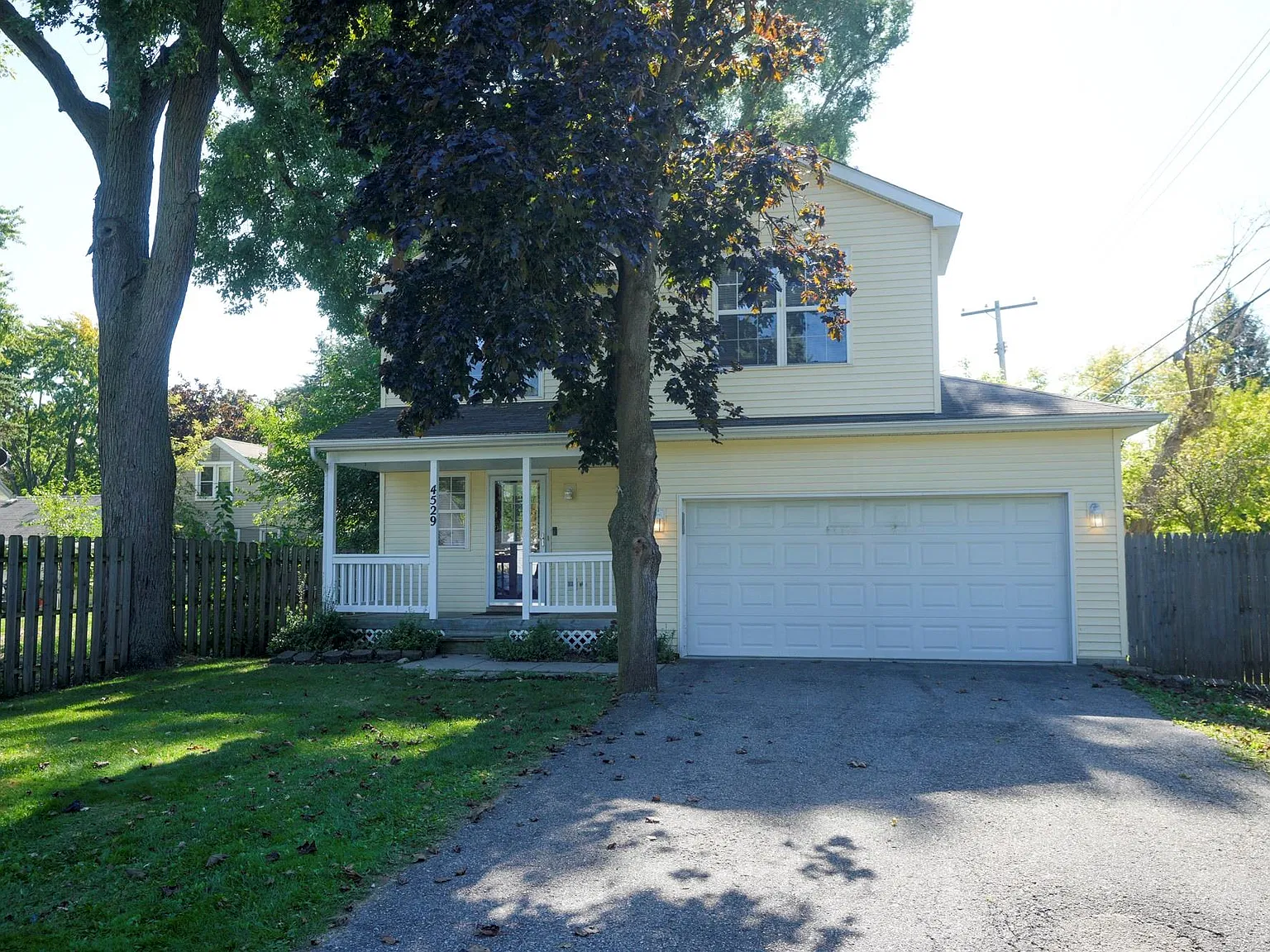 3 bed, 2.5 bath, 1364 sqft, $2,300 — Photo 2