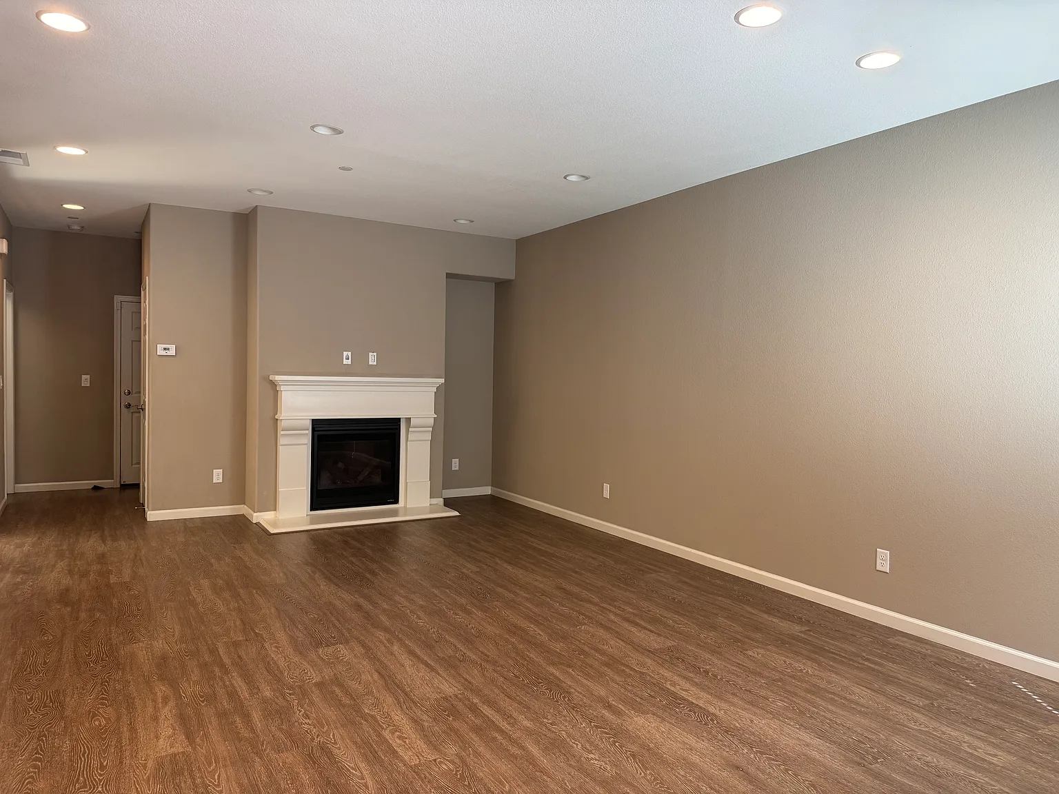 3 bed, 2.5 bath, 1561 sqft, $3,800 — Photo 4