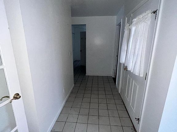 3rd image of 198 Pysell Rd