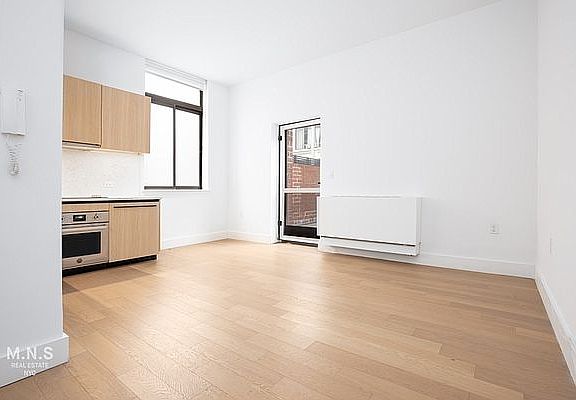 3rd image of 250 W 19th St APT 1C