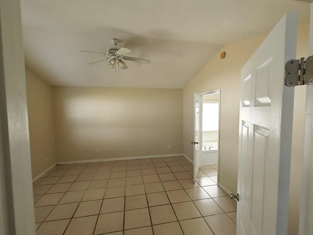 4 bed, 1935 sqft, $2,400 — Photo 4