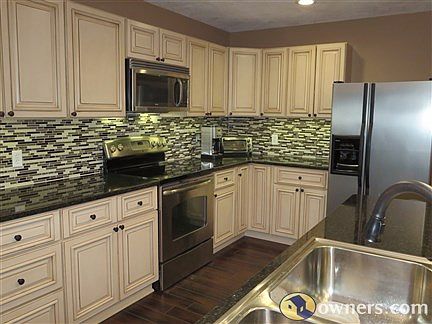 Kitchen - granite counters