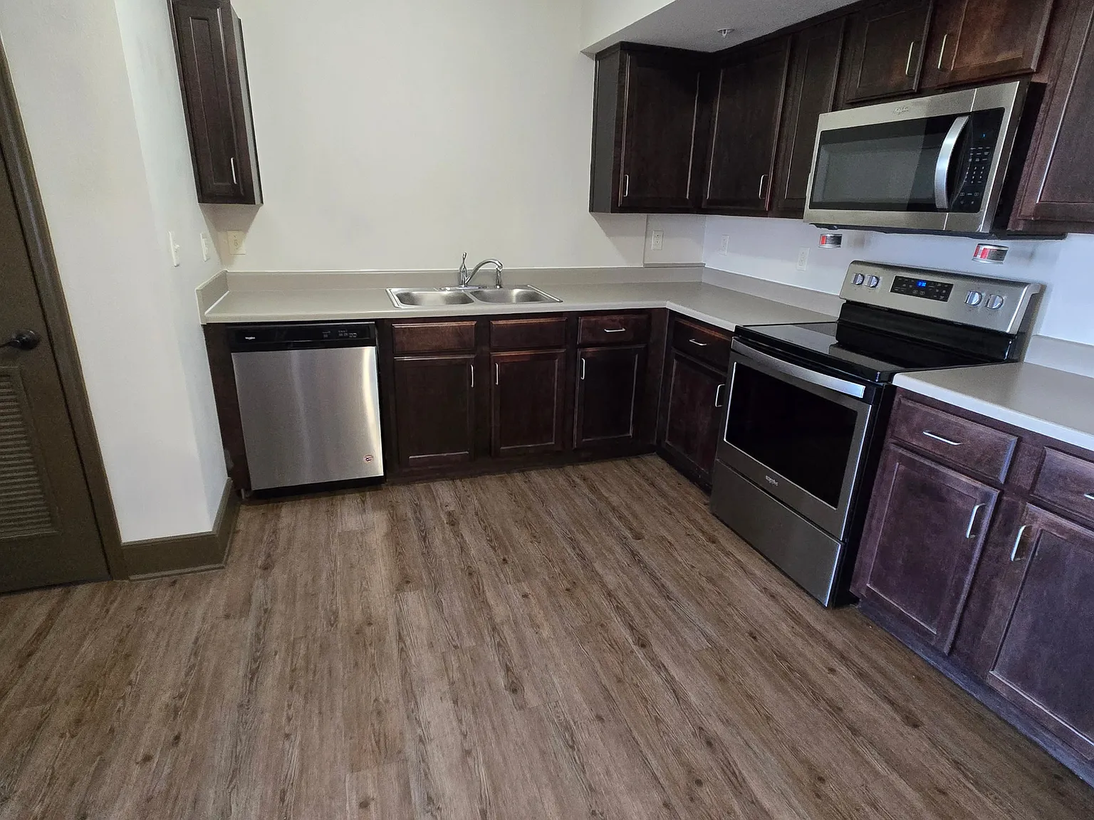 107 W Canadian Ave — Photo 2