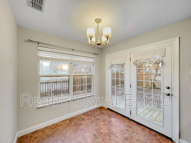 399 Clarkston Dr — Photo 8