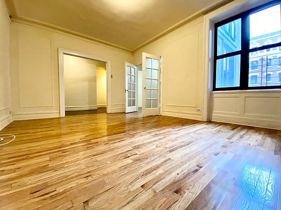 2nd image of 3657 Broadway #B3