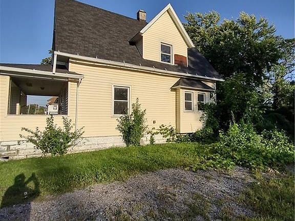 3rd image of 202 Hathaway St