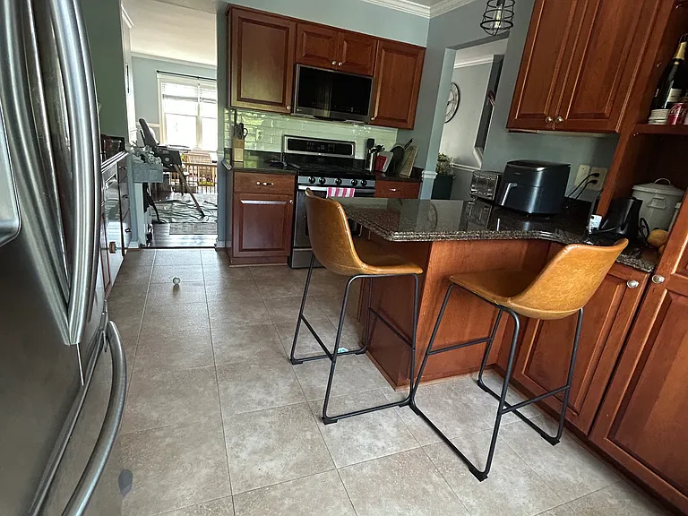 207 Amberfield Ln — Photo 4