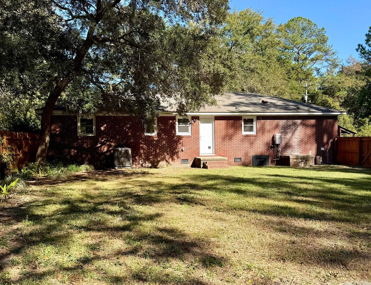 3 bed, 3.0 bath, 1443 sqft, $3,500 — Photo 4
