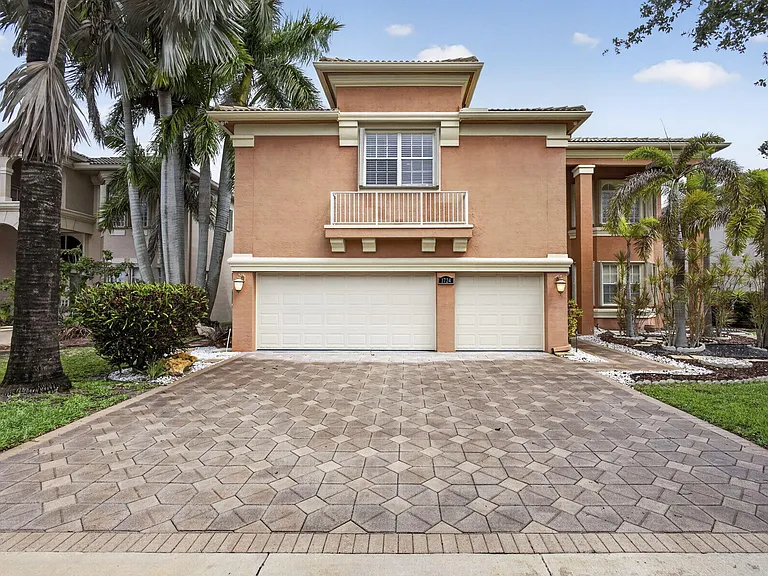1724 Annandale Cir — Photo 5
