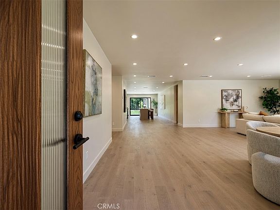 4th image of 4819 Genesta Ave