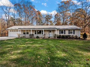 674 Knollwood Dr, Mount Airy, NC 27030