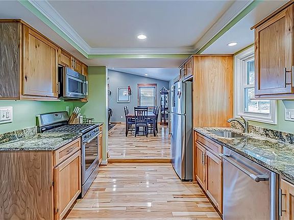 2nd image of 4105 Overlook St
