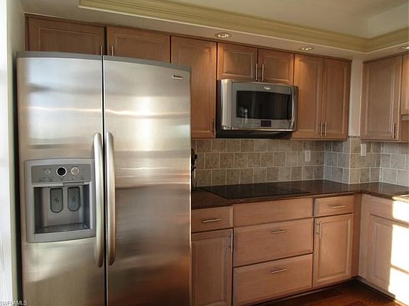 5th image of 320 Seaview Ct APT 111
