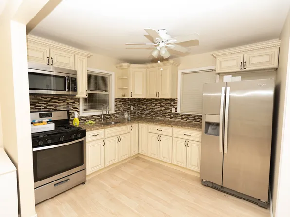 (undisclosed Address), Lynbrook, NY 11563