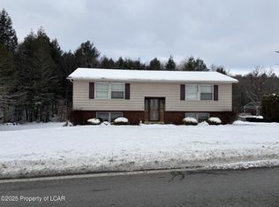 1317 Heart Lake Rd, Jermyn, PA 18433