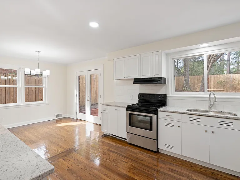 1537 Brennen Rd — Photo 10
