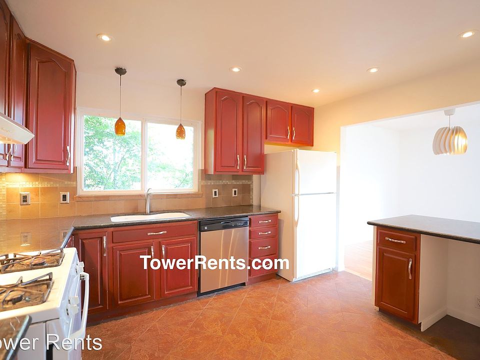 1st image of 120 Elmwood Ct