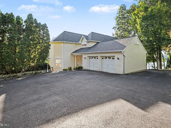15525 Yorktown Dr, Dumfries, VA 22025