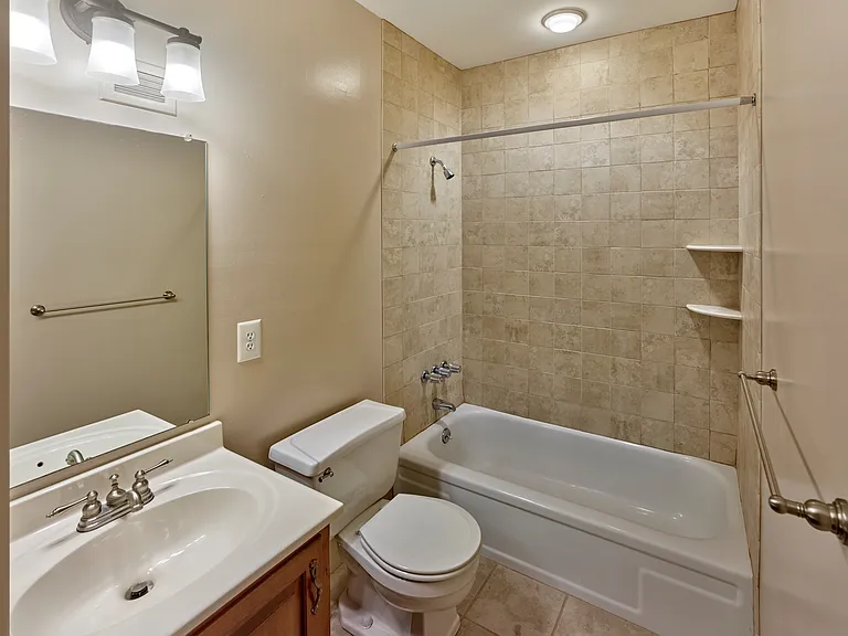 Upgraded bathroom finishes