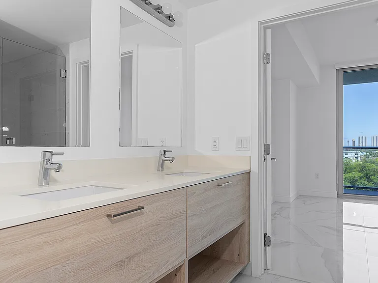 16385 Biscayne Blvd #717 — Photo 26