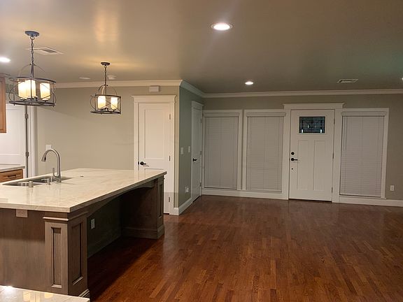 Entry/Kitchen