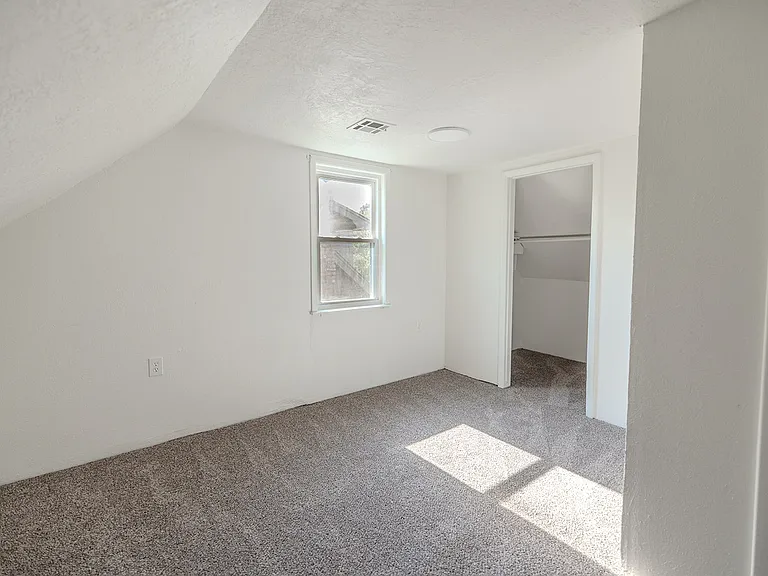 912 SW 5th St — Photo 6