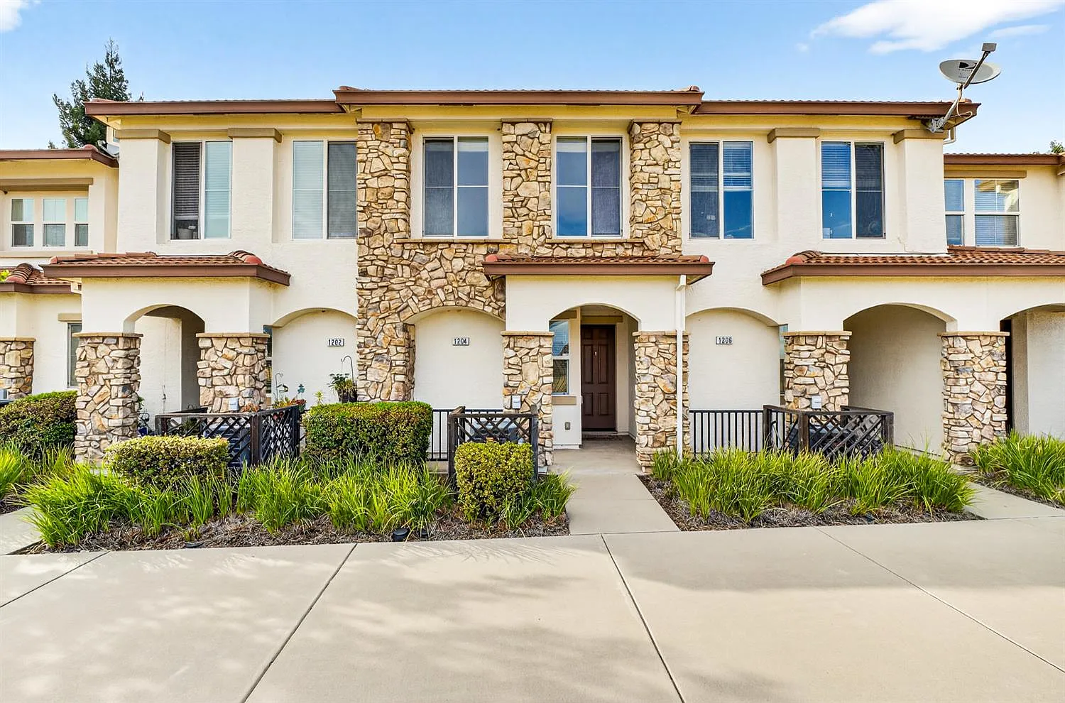1204 Hudson Cir photo 1