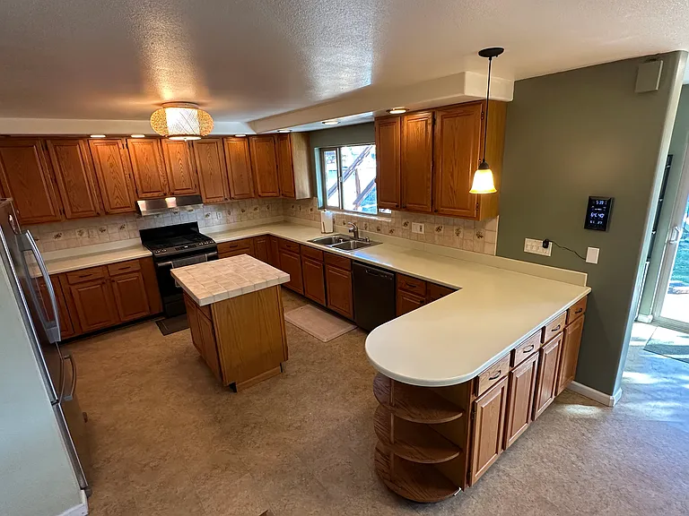 460 Lido Dr — Photo 4