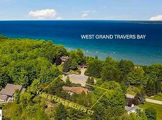 1550 S Maple Bluffs Ct, Suttons Bay, MI 49682