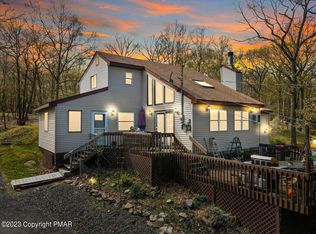 206 Mockingbird Ct, Bushkill, PA 18324