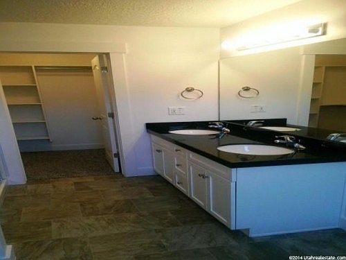 3rd image of 712 W Kirkbride Ave