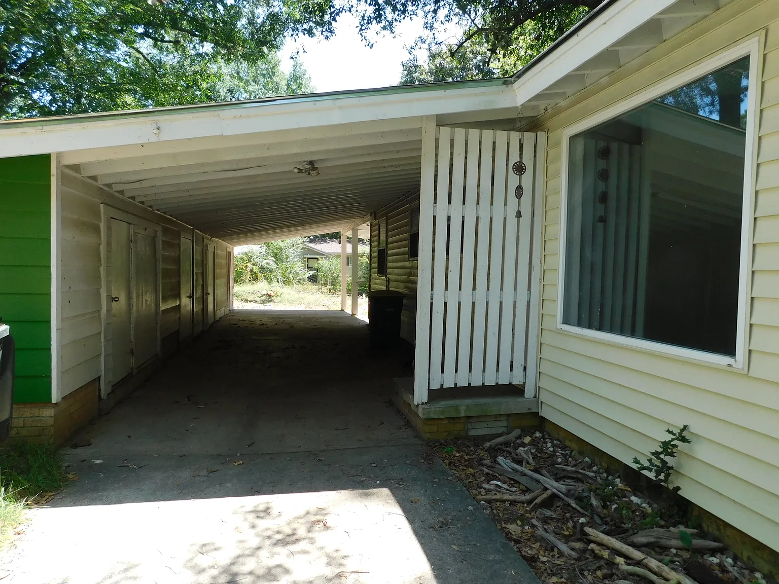 3 bed, 950 sqft, $975 — Photo 2