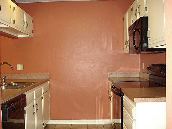 5th image of 102 E Brighton Ct