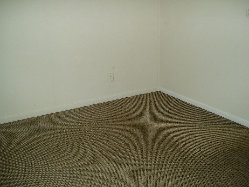 2nd image of 1119 E Gray St