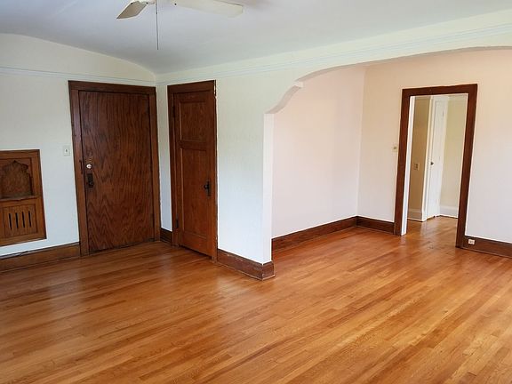 3rd image of 4757 S Lake Dr APT 6
