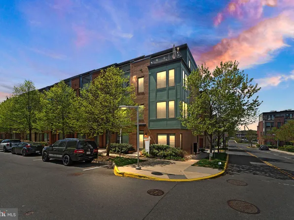 2900 Penny Ln, Fairfax, VA 22031
