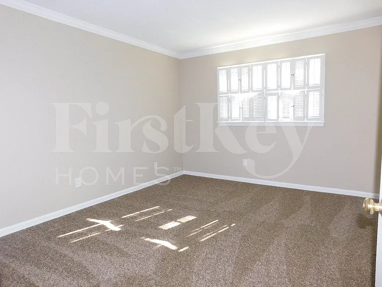 6135 Haddington Dr — Photo 18
