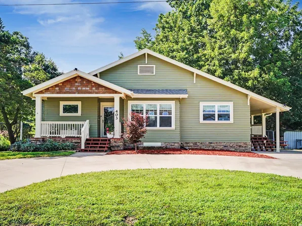 203 4th St, Baldwin City, KS 66006