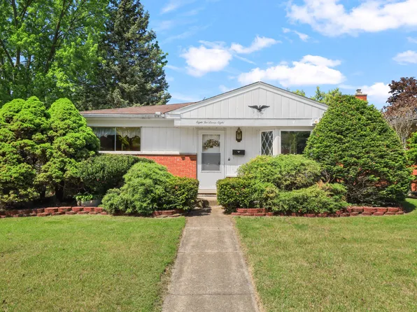 8278 Mills St, Taylor, MI 48180