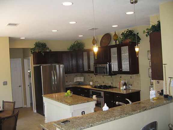 recessed lighting in kitchen, breakfast bar, eat-in area, open to family room