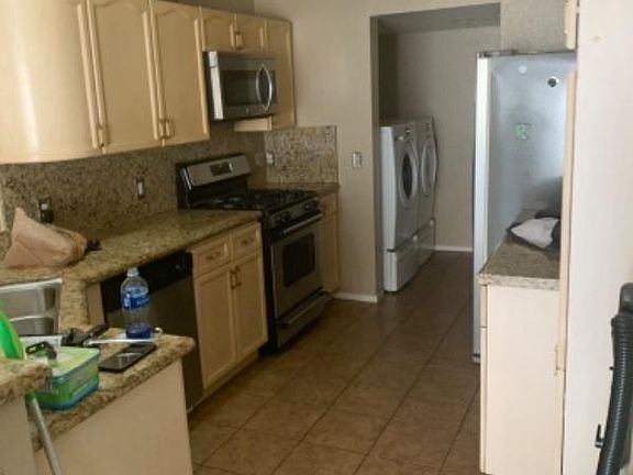4th image of 8073 Dorinda Ave