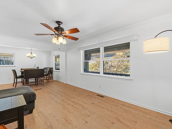 4th image of 17 Oakwood Rd