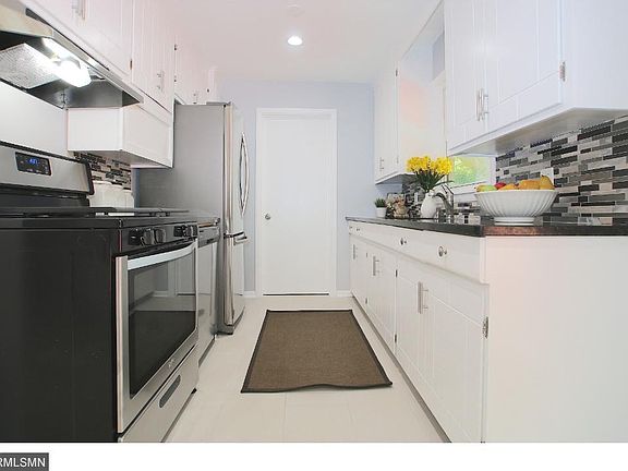 5th image of 3512 Woodbine Ln N