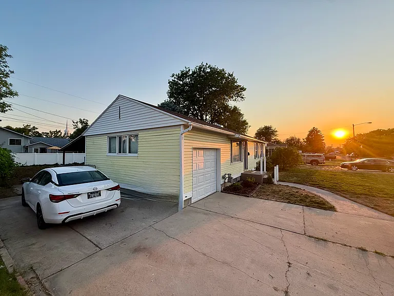 19 W Valley Dr — Photo 2