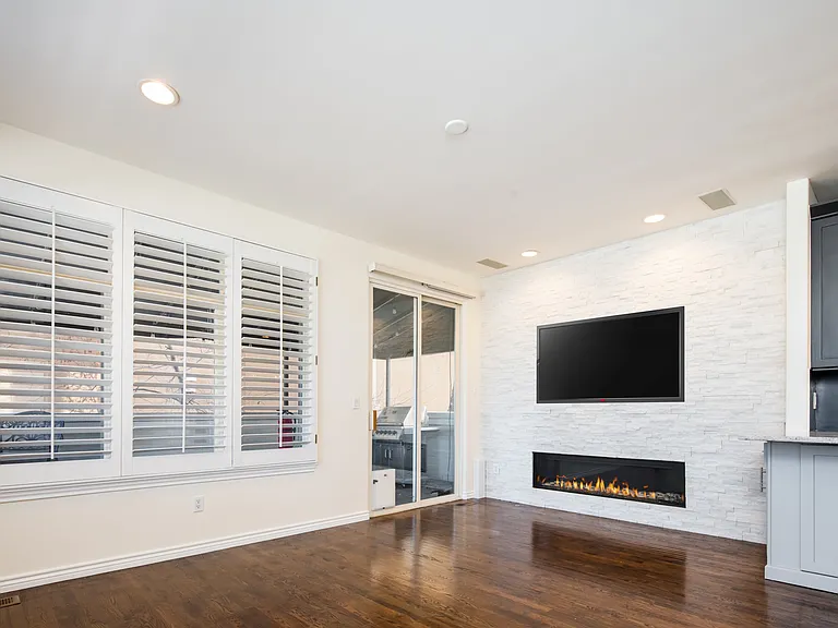 335 N Josephine St #A — Photo 18