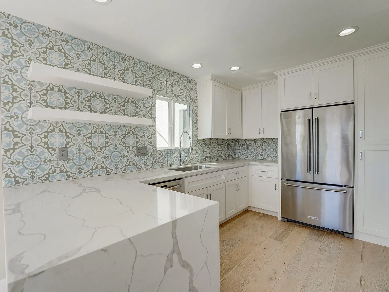 2 bed, 2.5 bath, 1336 sqft, $6,950 — Photo 2