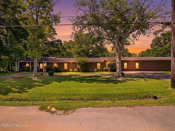 2nd image of 3518 Hemlock Ave