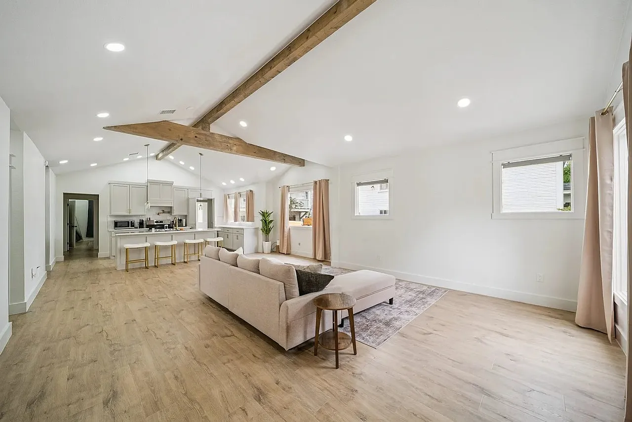 4 bed, 1891 sqft, $2,300 — Photo 3