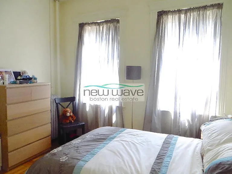 32 Queensberry St #14 — Photo 8